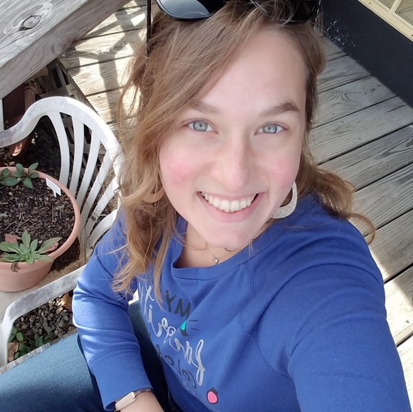 Meet your Posher, Courtney - Picture 4 of 4